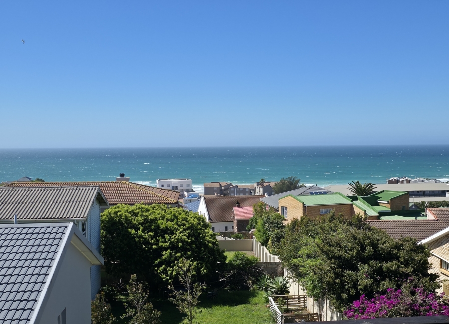 6 Bedroom Property for Sale in Wavecrest Eastern Cape